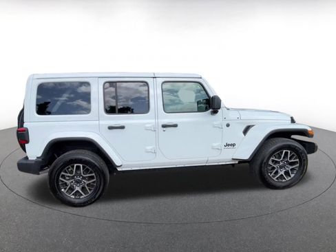 Used 2025 Jeep Wrangler Sahara image 16
