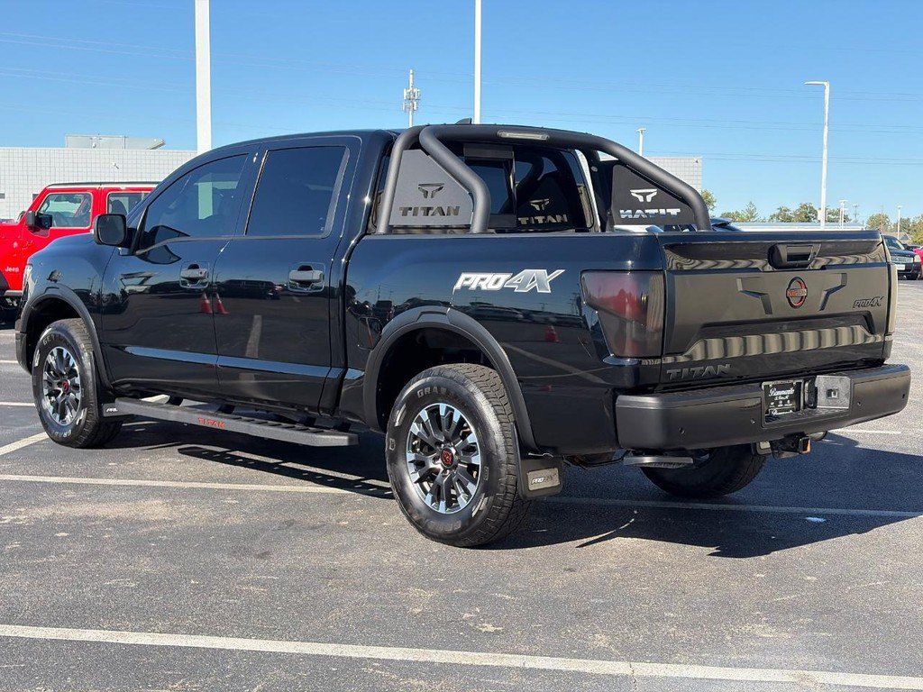 Used 2023 Nissan Titan PRO-4X w/ Pro-4x Convenience Package AWD/4WD image 9