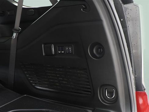 Used 2025 Chevrolet Tahoe High Country image 29