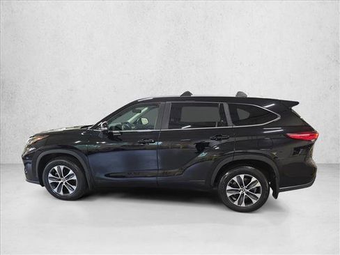 Used 2023 Toyota Highlander XLE AWD/4WD image 8