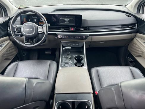 Used 2025 Kia Carnival FWD image 12