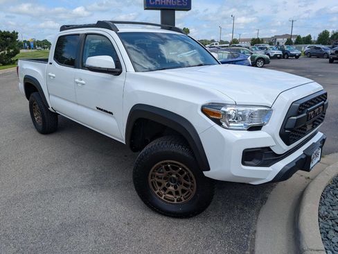 Used 2023 Toyota Tacoma Trail Special Edition 4x4 4dr w/ Trail Edition image 3