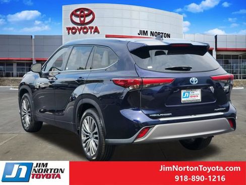 Used 2021 Toyota Highlander Platinum FWD image 8