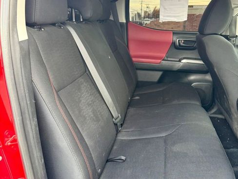 Used 2016 Toyota Tacoma SR5 w/ Towing Package image 9