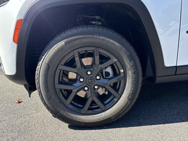 New 2027 Jeep Grand Cherokee Altitude RWD image 11