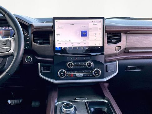 Used 2023 Ford Expedition Limited image 9