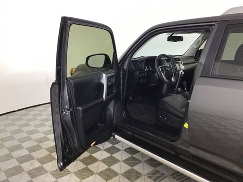 Used 2017 Toyota 4Runner SR5 Premium image 10