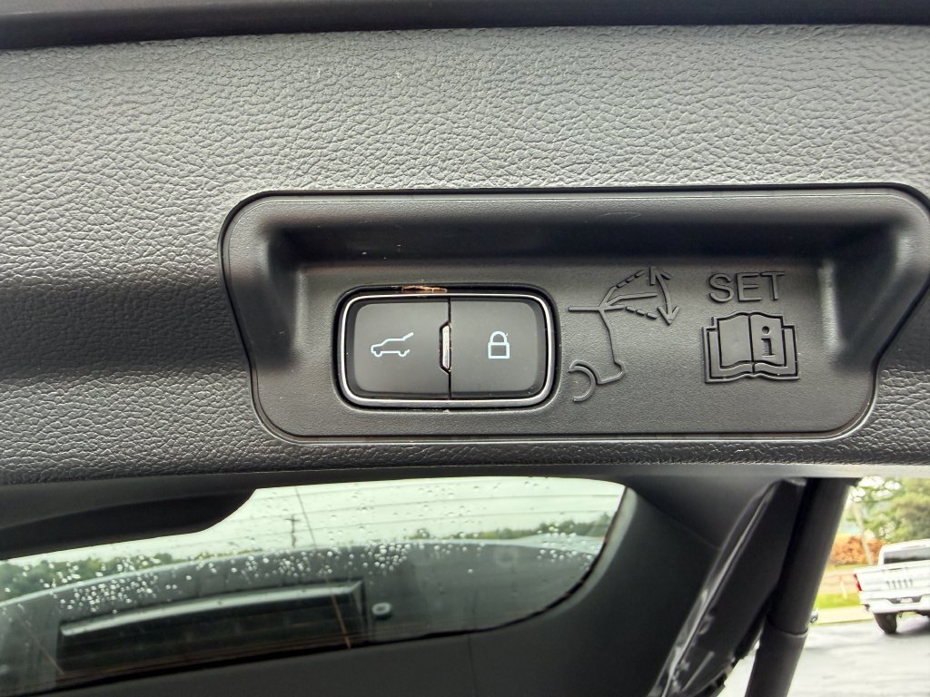 Used 2024 Ford Explorer XLT w/ Equipment Group 202A AWD/4WD image 15