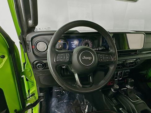 Certified 2025 Jeep Wrangler Unlimited Rubicon image 18