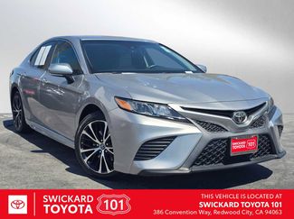 Used 2018 Toyota Camry SE image 1
