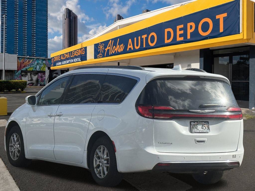 Used 2022 Chrysler Pacifica Touring-L FWD image 3