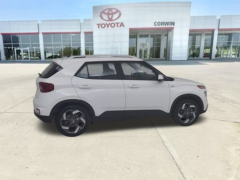 Used 2025 Hyundai Venue SEL FWD image 18