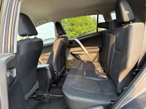 Used 2016 Toyota RAV4 LE AWD/4WD image 19