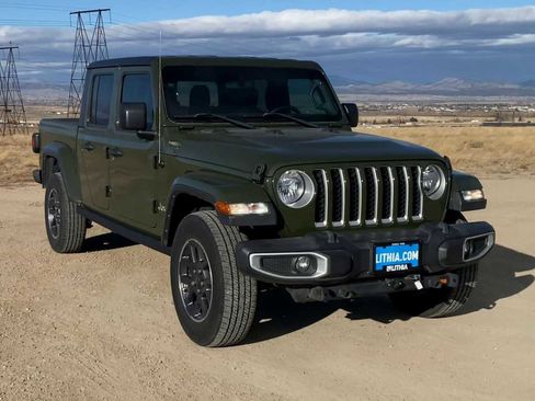 Certified 2022 Jeep Gladiator Overland w/ Trailer Tow Package image 2