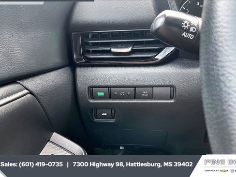 Used 2024 Nissan Sentra SV FWD image 22
