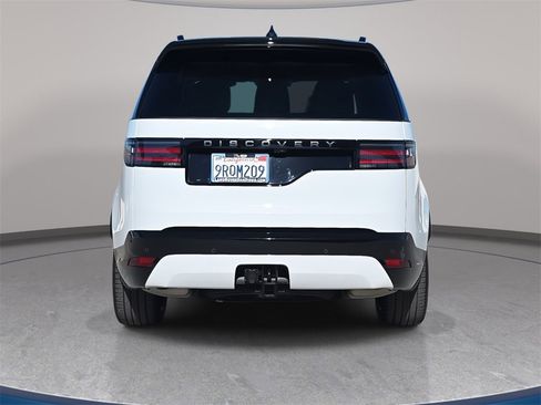 Used 2025 Land Rover Discovery Dynamic SE image 6