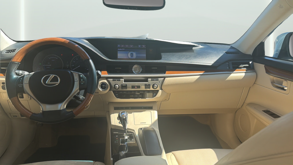 Used 2014 Lexus ES 300h w/ Luxury Package w/Bamboo Trim FWD image 21