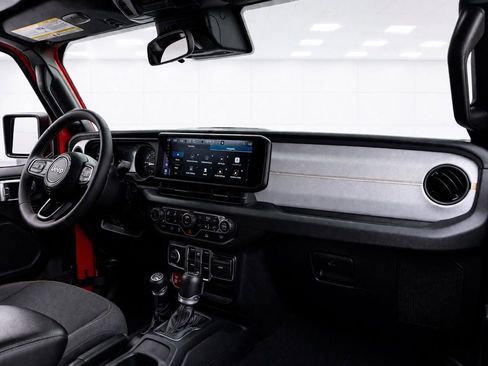 Used 2024 Jeep Wrangler Unlimited image 16