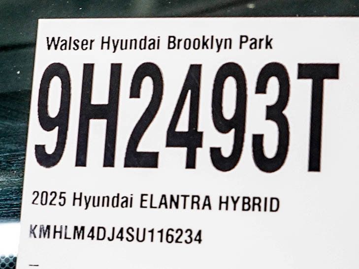 Used 2025 Hyundai Elantra SEL FWD image 28