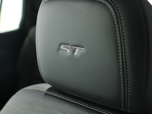 Used 2025 Buick Enclave Sport Touring w/ Super Cruise Package image 9