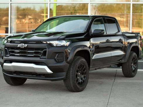 Used 2024 Chevrolet Colorado Trail Boss w/ Advanced Trailering Package image 3