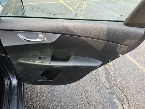 Used 2023 Kia Forte LXS image 17