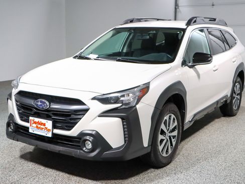 Used 2023 Subaru Outback Premium image 31