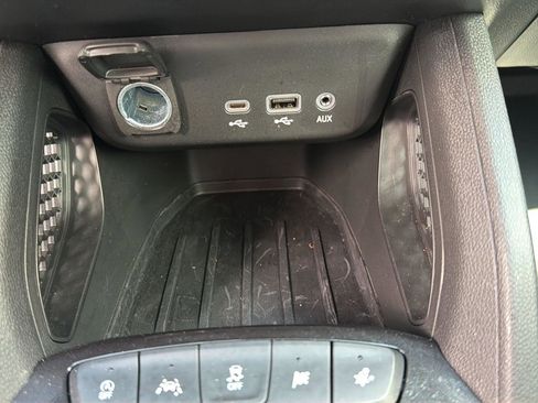 Used 2023 Chevrolet TrailBlazer RS w/ Sun and Liftgate Package FWD image 11