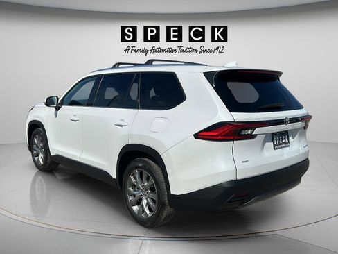Used 2024 Toyota Grand Highlander AWD image 3