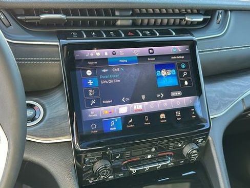 Used 2024 Jeep Grand Cherokee Limited image 16