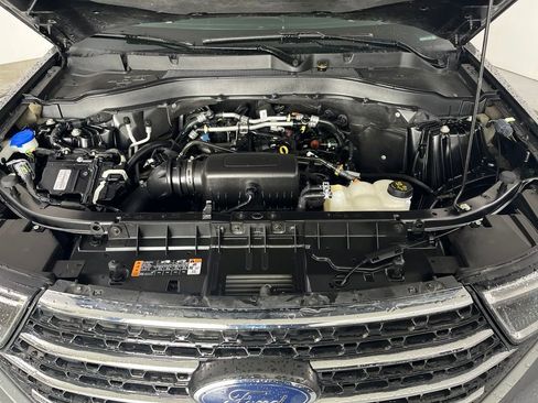 Used 2023 Ford Explorer XLT w/ Equipment Group 202A AWD/4WD image 9