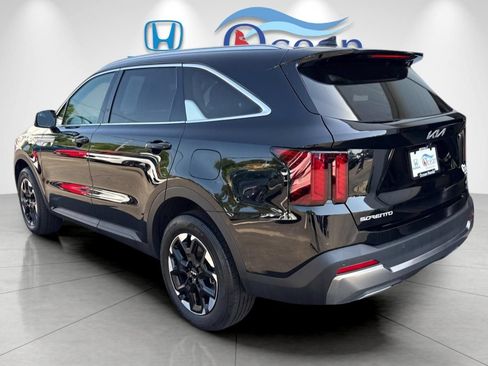 Used 2025 Kia Sorento S AWD/4WD image 5