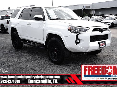 Used 2022 Toyota 4Runner SR5 Premium w/ Moonroof Package AWD/4WD image 7