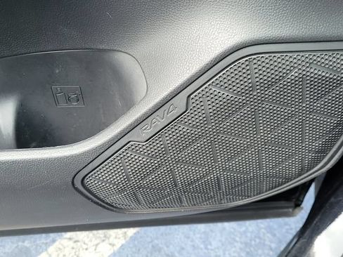 Used 2021 Toyota RAV4 LE FWD image 18