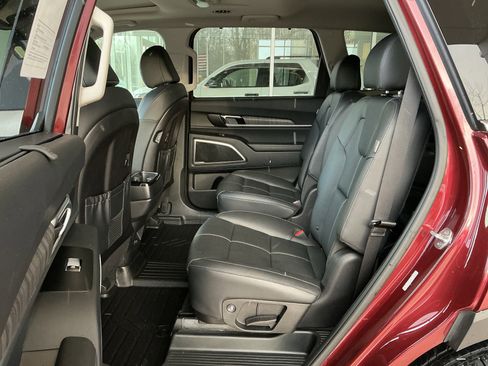 Used 2024 Kia Telluride EX w/ EX Captain's Chair Package image 18
