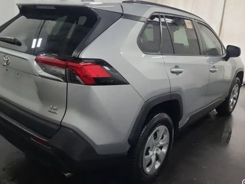 Used 2019 Toyota RAV4 LE AWD/4WD image 4