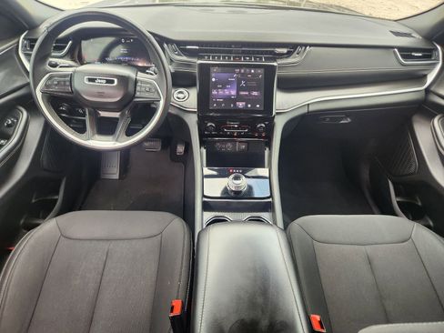 Used 2025 Jeep Grand Cherokee Laredo X RWD image 29
