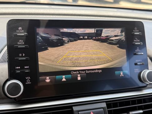 Used 2018 Honda Accord EX image 27