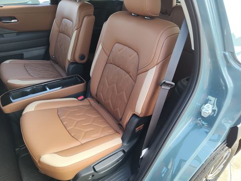 New 2026 Nissan Pathfinder Platinum FWD image 15