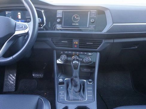 Certified 2023 Volkswagen Jetta SE w/ Panoramic Sunroof Package image 36