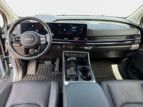 Used 2025 Kia Carnival SX Prestige FWD image 19