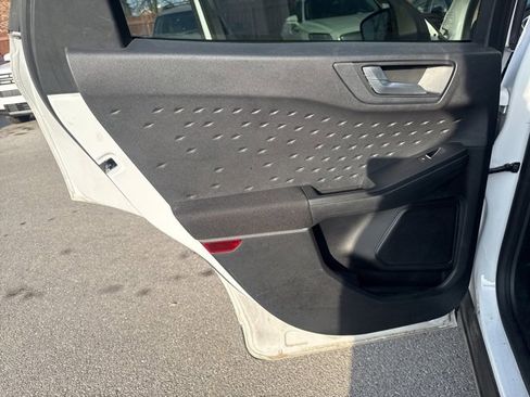 Used 2020 Ford Escape SE image 10