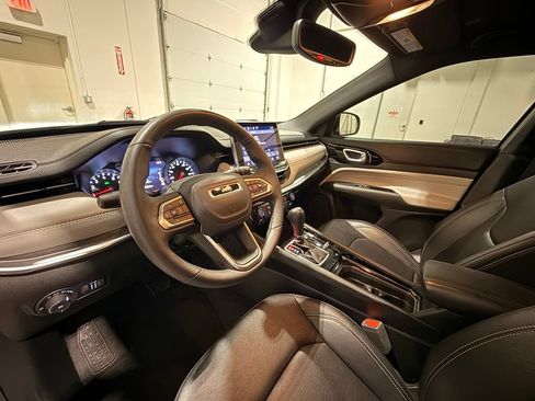 Used 2025 Jeep Compass Limited AWD/4WD image 17