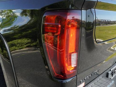 Used 2023 GMC Sierra 1500 AT4 w/ AT4 Premium Package AWD/4WD image 37