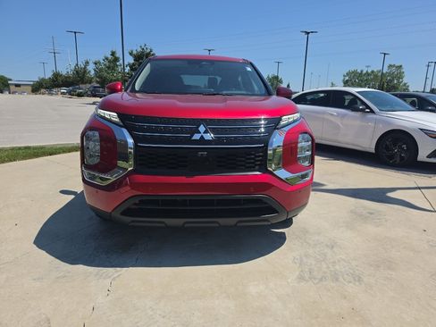 Used 2024 Mitsubishi Outlander SE AWD/4WD image 2
