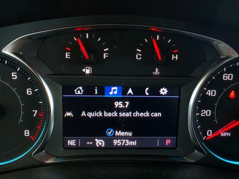 Used 2023 Chevrolet Traverse LT FWD image 36
