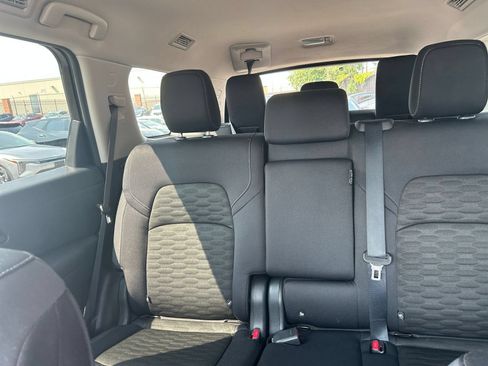 Used 2025 Nissan Pathfinder SV FWD image 31