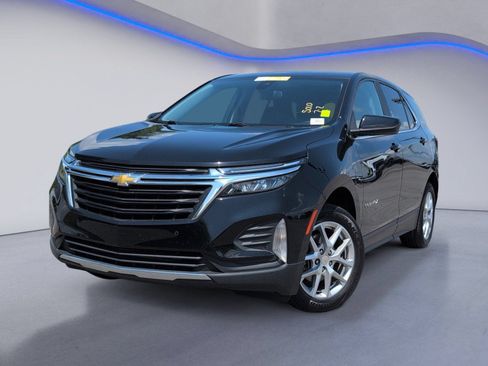 Used 2023 Chevrolet Equinox LT w/ Driver Convenience Package FWD image 2