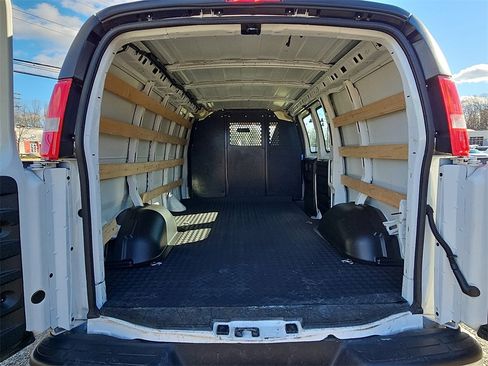 Used 2024 Chevrolet Express 2500 w/ Driver Convenience Package image 25