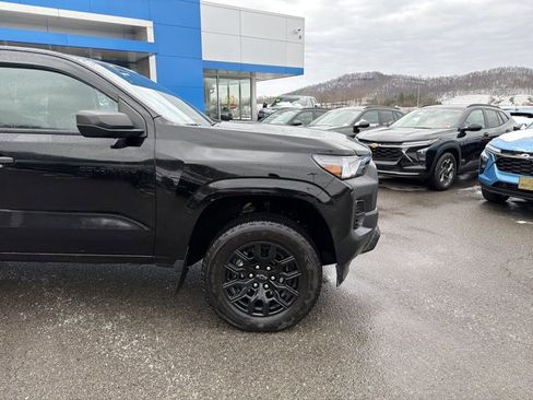 Used 2025 Chevrolet Colorado W/T w/ WT Custom Package image 2